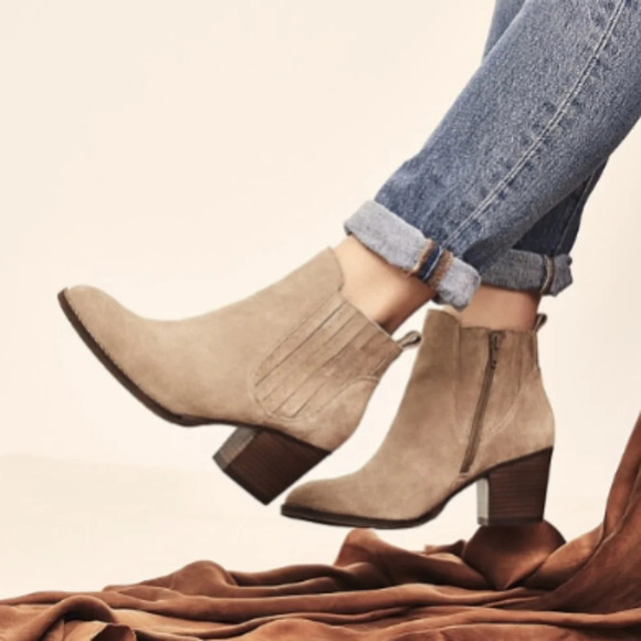Crown Vintage Taupe Suede Leather Western Ankle Booties Block Heel Size 7.5 - Picture 1 of 11